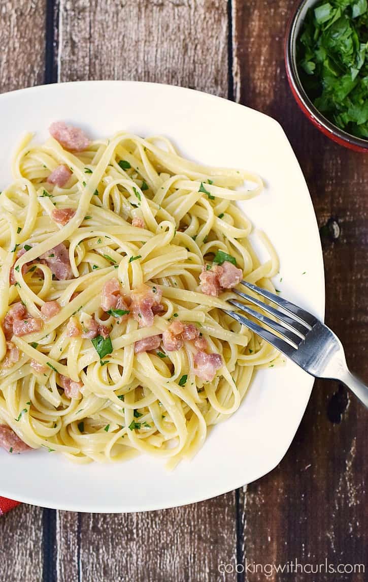 Linguine alla Carbonara - Incredibly delicious and super simple to make! cookingwithcurls.com